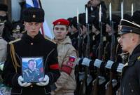 جنازة اندريه بالي وهو كابتن من الدرجة الأولى ونائب قائد الأسطول الروسي في البحر الأسود - رويترز