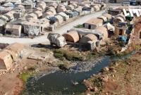 مخيم قرب مجرى للصرف الصحي (خاص تلفزيون سوريا)
