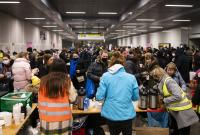 من مشاهد استقبال اللاجئين الأوكرانيين في محطة برلين المركزية للسكك الحديدية (Bloomberg)