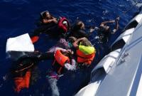 خفر السواحل التركي ينقذ طالبي لجوء دفعتهم اليونان قبالة شواطئ مرمريس - 13 من أيلول 2022 (الأناضول)