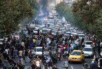 مئات المحتجين على وفاة الفتاة مهسا أميني في طهران - وكالة الأناضول