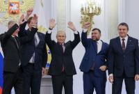 لقطة من احتفال الرئيس الروسي فلاديمير بوتين مع قادة أربع مناطق أوكرانية بعد توقيع قرار ضم هذه الأراضي إلى روسيا (رويترز)