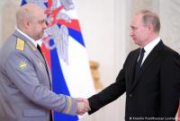 بوتين برفقة الجنرال سوروفيكين- المصدر: الإنترنت