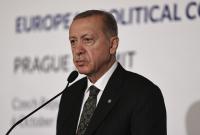 الرئيس التركي رجب طيب أردوغان خلال مؤتمر صحفي عقب مشاركته في قمة براغ - الأناضول