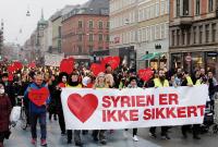 مظاهرة خرجت في الدنمارك ضد ترحيل اللاجئين السوريين 