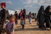 نساء وأطفال محتجزين في مخيم الهول شمال شرقي سوريا – (New York Times)