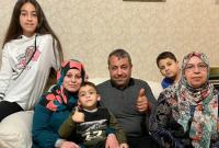 عائلة العبود السورية اللاجئة في كندا تنتظر دور أطفالها حتى يتم تسجيلهم في المدارس 