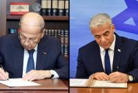 رئيس الوزراء الإسرائيلي الموقت يائير لابيد، الرئيس اللبناني ميشال عون، التوقيع على اتفاقية ترسيم الحدود البحرية، 27 تشرين الأول/اكتوبر 2022 (الإنترنت)