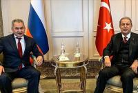وزير الدفاع الروسي سيرغي شويغو، ونظيره التركي خلوصي أكار (الأناضول)