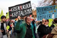 متظاهرون يشاركون في احتجاج للترويج لاستقلال الطاقة عن روسيا  وسط ارتفاع حاد في أسعار الطاقة ، في برلين،