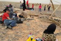 لاجئون سوريون عالقون بين الحدود المغربية الجزائرية – نيسان 2017 (CNN)
