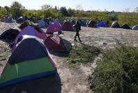 مخيم لاجئين في الحدود الصربية
