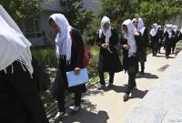 طالبات أفغانيات في العاصمة كابل - رويترز