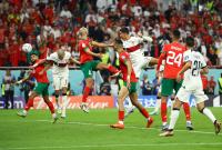 لقطة من مباراة المغرب والبرتغال التي انتهت بوصول أسود الأطلس إلى المربع الذهبي لأول مرة في تاريخ كأس العالم (رويترز)