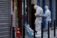 الشرطة الفرنسية تجمع أدلة من المكان الذي وقع فيه إطلاق النار في باريس (رويترز)