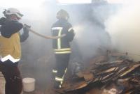 إطفاء حريق اندلع في منزلهم بقرية الباروزة شرقي حلب – 14 تشرين الثاني 2022 (الدفاع المدني السوري/ فيس بوك)