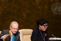 UN Photo/Evan Schneider تشابا كروشي (إلى اليسار)، رئيس الدورة السابعة والسبعين للجمعية العامة للأمم المتحدة، يختتم الاجتماع الأخير للجمعية العامة لعام 2022.