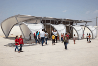 خيمة من تصميم زهى حديد للاجئين في نيزيب