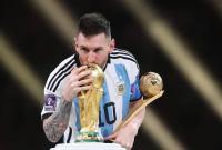 أسطورة الأرجنتين ليونيل ميسي لحظة التتويج بكأس العالم 2022 في قطر