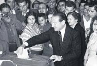 رئيس الوزراء التركي السابق عدنان مندريس يشارك بالانتخابات التركية 14 أيار 1950 (وسائل إعلام تركية)