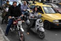 فتاة تستخدم الدراجة النارية كوسيلة للمواصلات في العاصمة دمشق - "صحيفة تشرين"