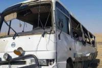 صورة أرشيفية لحافلة مبيت تابعة لقوات النظام تم استهدافها في البادية السورية (فيس بوك)