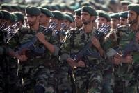 عناصر من الحرس الثوري الإيراني خلال استعراض عسكري (رويترز)
