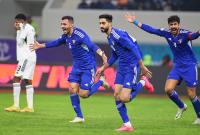 لاعبو المنتخب الكويتي يحتفلون بهدف الظفيري في مرمى الإمارات (الحساب الرسمي لبطولة خليجي 25)