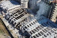 ركام مجمع رونيسانس رزيدانس المهدم إثر الزلزال في هاتاي (وسائل إعلام تركية)