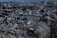 أبنية مدمرة في حلب وفرق الإنقاذ المنتشرة فيها - التاريخ: 7 شباط 2023