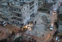 فرق الإنقاذ تكافح للعثور على ناجين من جراء الزلزال في شمال غربي سوريا