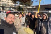المتطوعون في قافلة المطاعم السورية (تلفزيون سوريا)