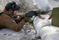 جندية أوكرانية تتدرب على القتال في الدونباس شرقي أوكرانيا بتاريخ 24 شباط 2023