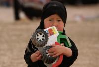 طفلة في مخيم الهول بالحكسة (بي بي سي)