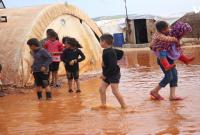 مياه الأمطار تغمر أحد مخيمات أطمة شمالي إدلب (خاص)