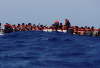 قارب يقل مجموعة كبيرة من طالبي اللجوء (إنترنت)
