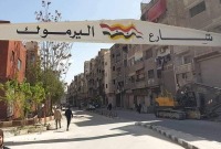 لافتة عند مدخل مخيم اليرموك تظهر حذف النظام لكلمة مخيم وإزالة العلم الفلسطيني  - "قدس برس"