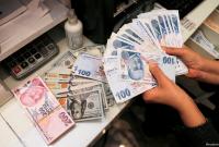 بلومبرغ تتوقع انهيار الليرة التركية أمام الدولار بعد الانتخابات