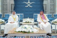 وزير الخارجية الكويتي عبد الله الجابر الصباح (يسار) ونائب وزير الخارجية السعودي وليد الخريجي، الرياض 14 نيسان 2023 (واس) 