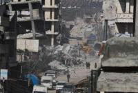 دمار من جراء الزلزال في بلدة جنديرس بريف حلب (رويترز)