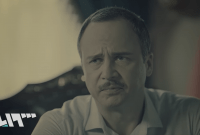 الفنان مكسيم خليل في شخصية "الرئيس فرات" من مسلسل "ابتسم أيها الجنرال"