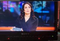 الممثلة اللبنانية راسيا سعادة في دور المذيعة موج بمسلسل ابتسم أيها الجنرال (تلفزيون سوريا)