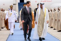 بعد تسميمه الماء والهواء والتراب.. الإمارات تكافئ الأسد بدعوته إلى مؤتمر المناخ
