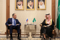 وزير الخارجية الروسي سيرغي لافروف والسعودي فيصل بن فرحان - رويترز