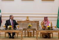 وزير الخارجية السعودي يلتقي مع نظيره لدى النظام السوري في جدة – 12 نيسان 2023 (رويترز)