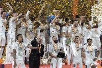 لاعبو ريال مدريد يحتفلون بعد تتويجهم بلقب كأس الملك - رويترز