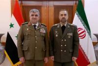 وزير الدفاع الإيراني أمير أشتياني (يمين) ووزير دفاع النظام السوري علي عباس (إرنا)
