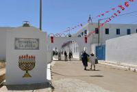 معبد الغريبة (كنيس يهودي أثري) في جزيرة جربا التونسية (رويترز)