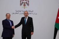 وزير الخارجية الأردني أيمن الصفدي مع فيصل المقداد (الخارجية الأردنية/ تويتر)