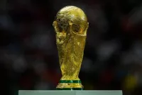 مُجسم كأس العالم لكرة القدم (Getty)